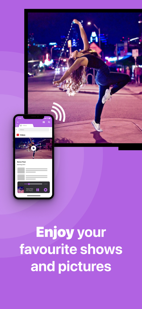 Ein Smartphone überträgt drahtlos ein Tanzvideo mit der Sony TV Screen Mirroring App auf einen großen Fernsehbildschirm