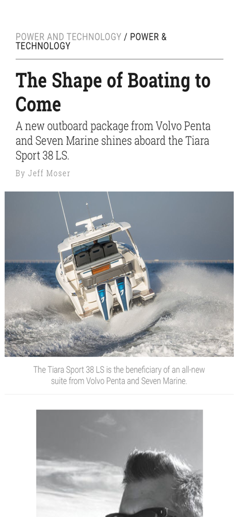 Um artigo de destaque no aplicativo Power and Motoryacht mostrando um barco Tiara Sport 38 LS em alta velocidade na água