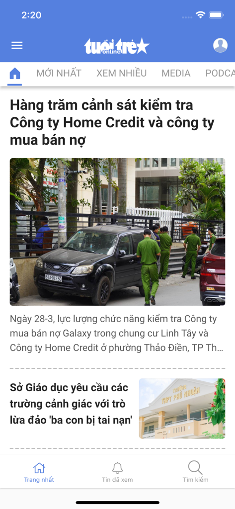The home screen of the Tuoi Tre Online app displaying Vietnamese news articles and category navigation