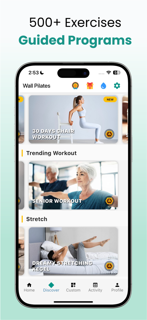 Interfaz de la aplicación Wall Pilates que muestra programas de entrenamiento guiados que incluyen ejercicios para personas mayores y en silla