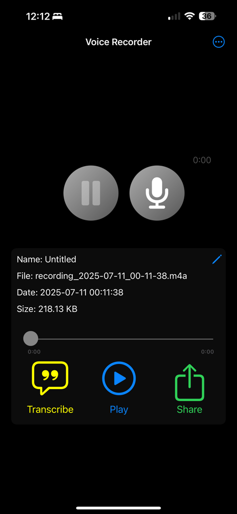 Voice Recorder - Interfaz de la aplicación Grabadora de Voz que muestra los detalles de la grabación con los botones de reproducción de transcripción y compartir