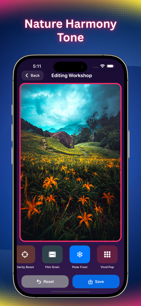 Aura AI Photo Magic - Interfaz de la aplicación Aura AI en un iPhone mostrando una foto de un paisaje natural siendo editada con el filtro Tono Armonía Natural.