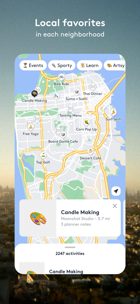 Interfaz de la aplicación The Nudge que muestra un mapa de la ciudad con recomendaciones de actividades locales como fabricación de velas y paseos en bicicleta.
