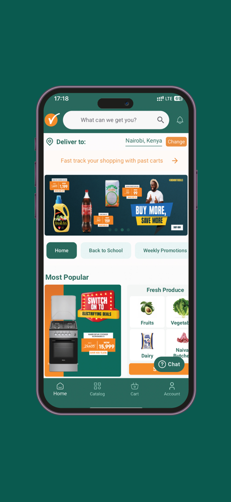 Interface do aplicativo Naivas Online mostrando categorias de comestíveis e ofertas promocionais para entrega no Quênia