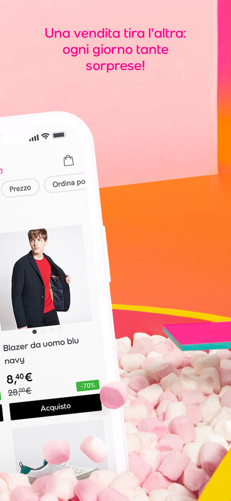 Schermata dello smartphone che mostra l'app Privalia con uno sconto del 70% su un blazer blu navy