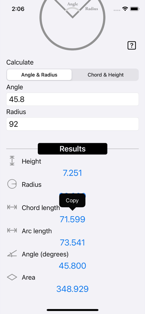 Oberfläche der Kreissegment-Rechner-App, die berechnete Ergebnisse für Winkel und Radius anzeigt.