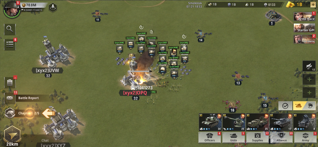 Warpath: Ace Shooter - Gameplay di strategia in tempo reale in Warpath Ace Shooter che mostra carri armati che attaccano una base militare su una mappa ampia