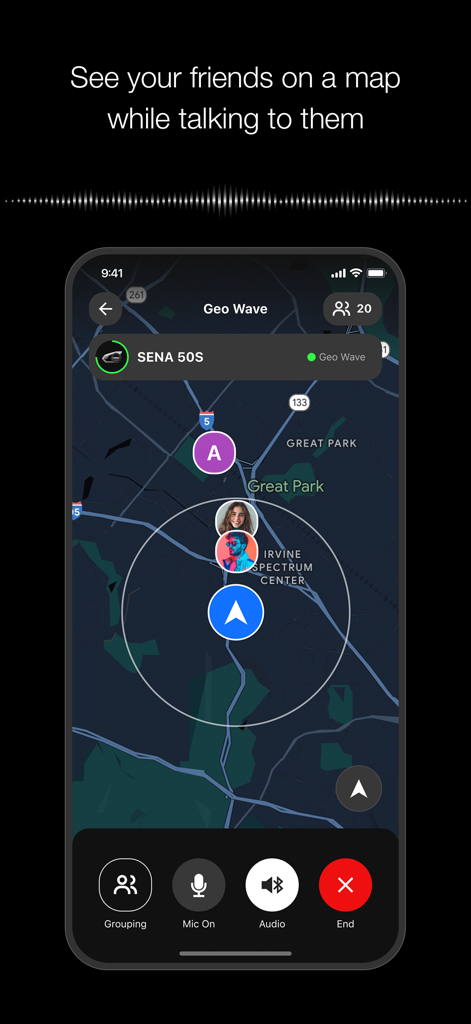 Capture d'écran de l'application WAVE Intercom montrant le suivi de localisation en direct des membres du groupe sur une interface de carte en mode sombre.