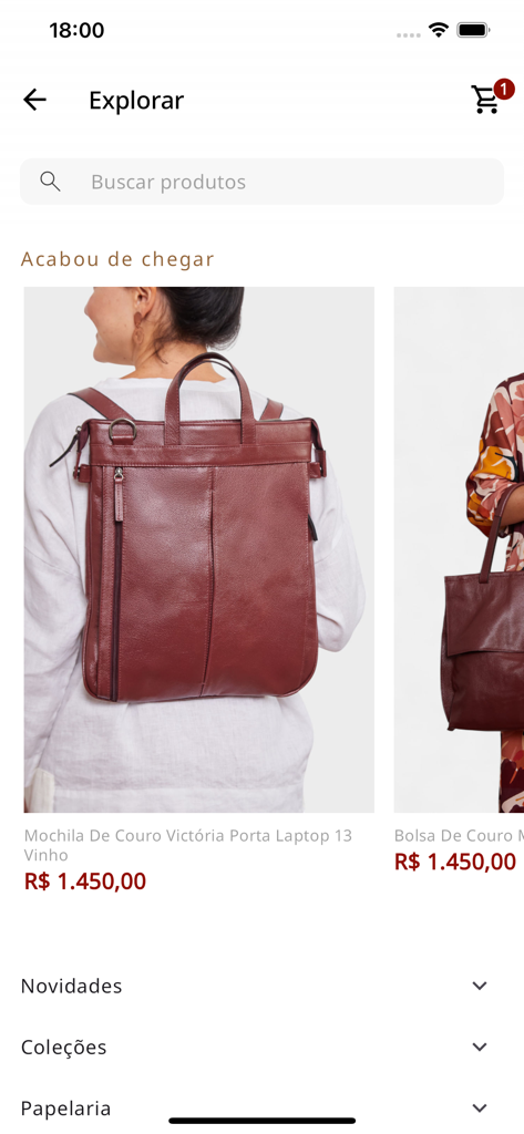 Pantalla de exploración de la aplicación Papel Craft mostrando una mochila de cuero burdeos para portátil y categorías de compras.