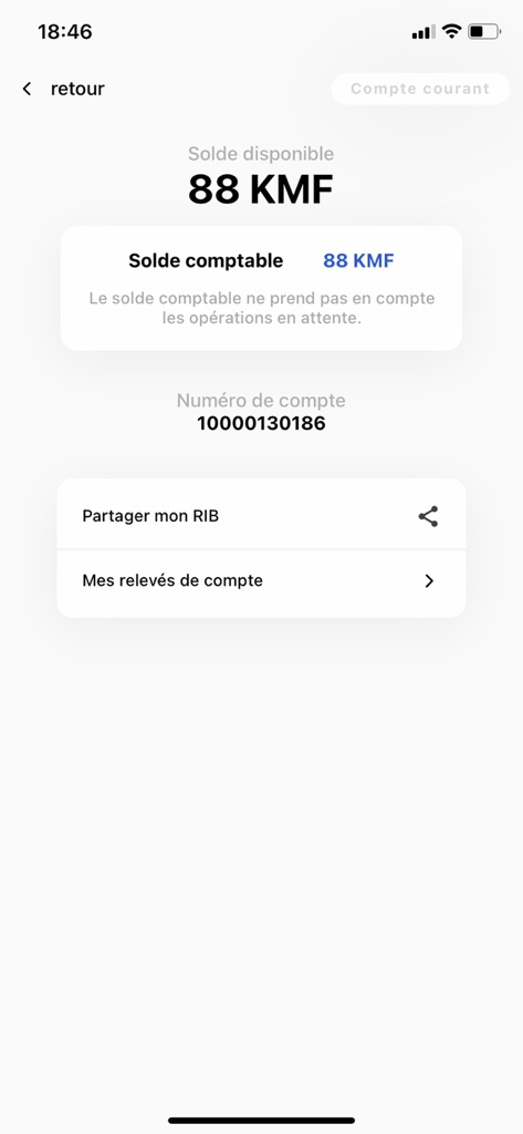 Interface do aplicativo de mobile banking HOLO mostrando o saldo da conta bancária em Francos Comorianos e opções de gerenciamento de conta.