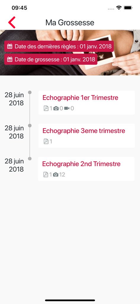 Interfaccia dell'app mobile MediFile che visualizza una cronologia di referti e immagini ecografiche della gravidanza