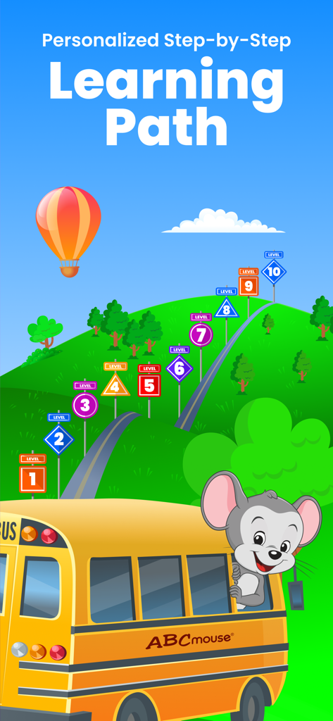 ABCmouse Classic - La mascota de ABCmouse en un autobús escolar amarillo junto a un camino de aprendizaje paso a paso de 10 niveles