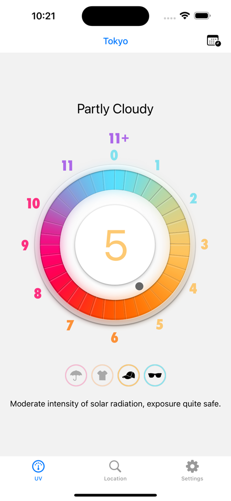 Mobile app interface showing a UV index level of 5 and sun protection recommendations.