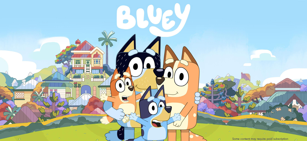 Bluey y su familia parados frente a su casa en la aplicación