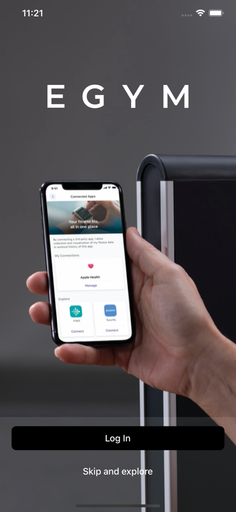 Smartphone exibindo a tela de login do aplicativo EGYM Fitness e integrações de aplicativos de saúde