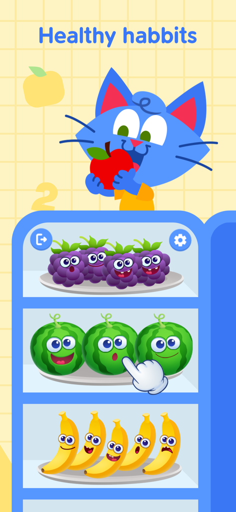 Kidori - Kids Learning Games - Kidori教育アプリ内の、アニメーションのフルーツキャラクターでいっぱいの冷蔵庫の前でリンゴを食べる青い猫のキャラクター