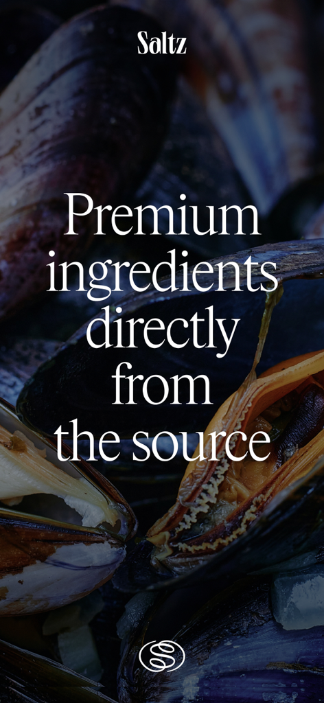 Saltz - Un gros plan de moules fraîches avec un texte indiquant des ingrédients premium directement de la source pour l'application Saltz