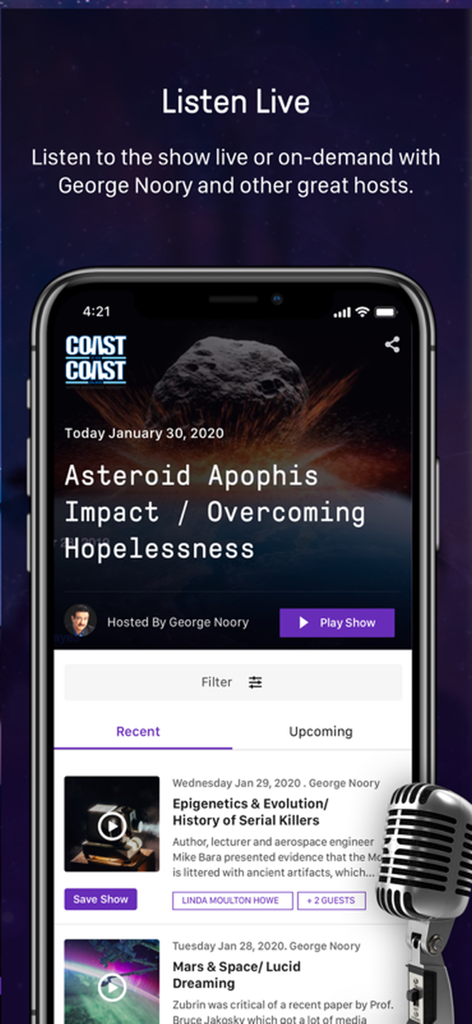Interfaz de la aplicación Coast to Coast AM Insider mostrando la función Escuchar en Vivo y episodios recientes