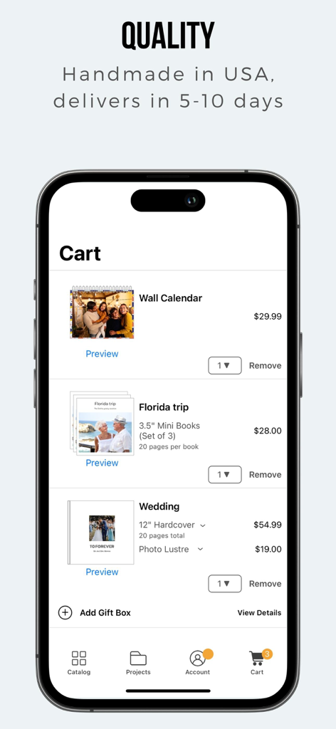 La pantalla del carrito de compras de la aplicación SimplePrints que muestra un calendario de pared y libros de fotos personalizados con mensajes de calidad hecho a mano en EE. UU.