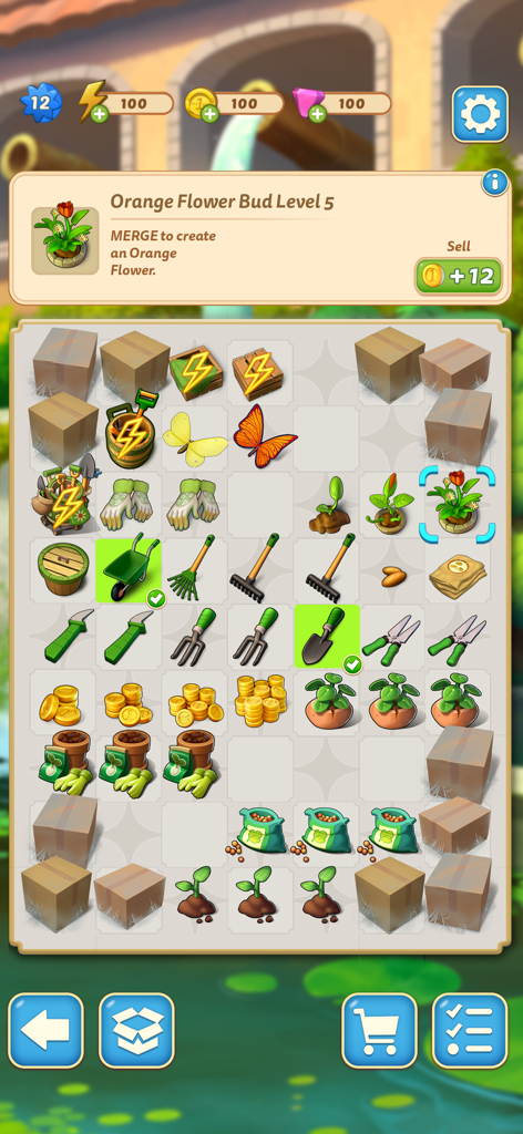 Merge Mansion: Mystery Puzzles - Captura de pantalla del juego de Merge Mansion que muestra un tablero de puzle con herramientas de jardinería, semillas de flores y una carretilla para fusionar