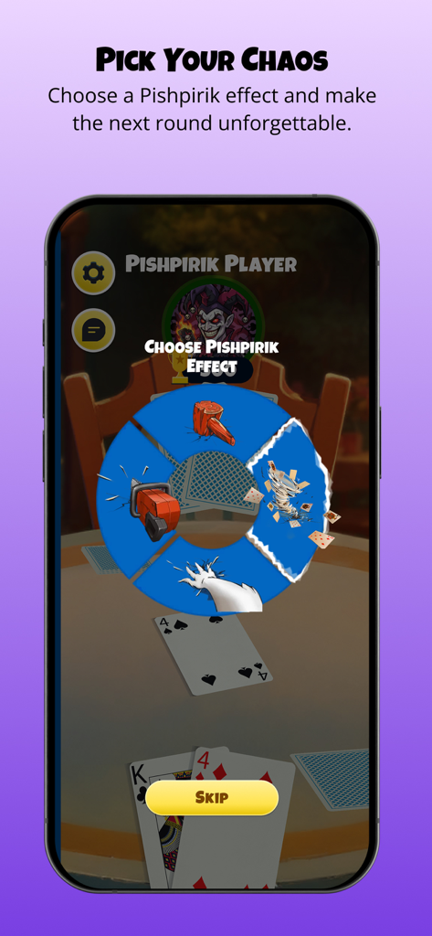 Pishpirik - Una pantalla de juego del juego de cartas Pishpirik que muestra una rueda de selección para efectos especiales como una motosierra y un tornado sobre una mesa de cartas 3D.