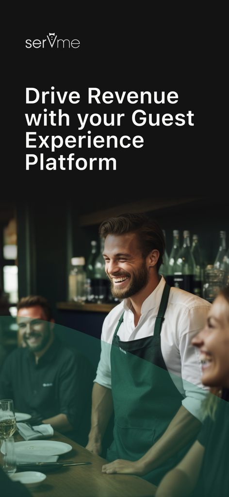 Servme - Ein lächelnder Kellner in einem Restaurant neben dem Text "Steigern Sie Ihren Umsatz mit Ihrer Gästeerlebnisplattform"