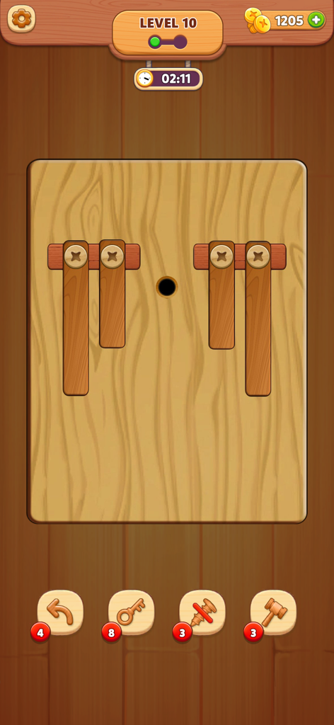Un écran du jeu mobile Woodout montrant le niveau dix avec des vis et des planches en bois sur un fond de bois deitiert