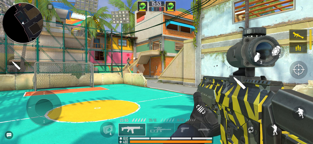 Vue à la première personne d'un joueur visant un fusil d'assaut personnalisé dans Tactical OPS Modern Shooter