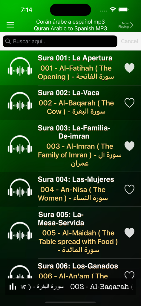Una pantalla de aplicación móvil que muestra una lista de capítulos del Corán con títulos en español y árabe, incluyendo iconos de reproducción de audio y una barra de búsqueda.
