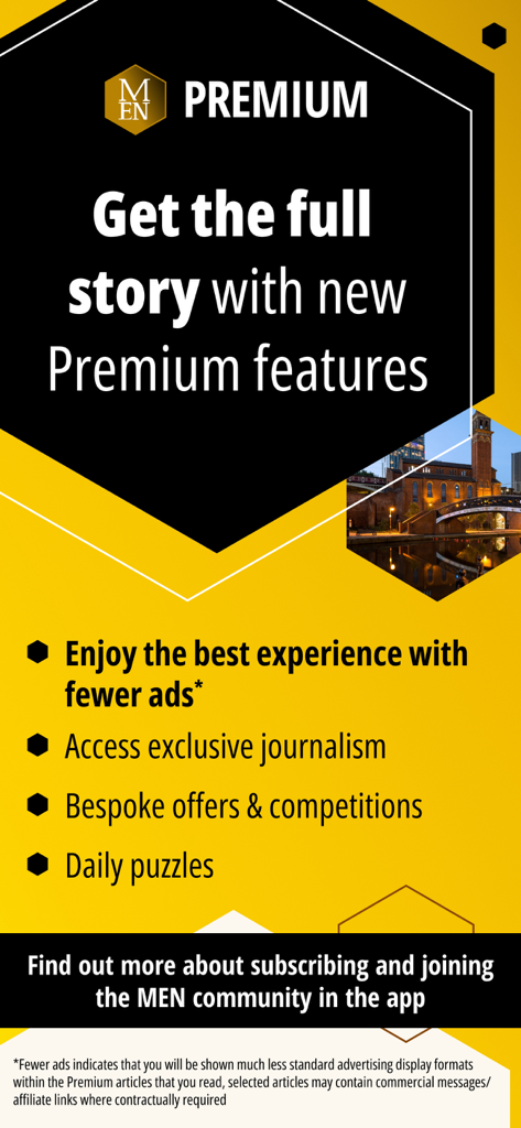 Una pantalla promocional para Manchester Evening News Premium detallando beneficios como menos anuncios y contenido exclusivo.