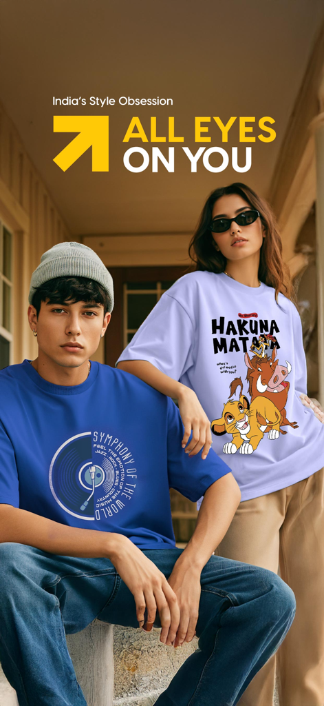 Models tragen Grafik-T-Shirts aus der Bewakoof Mode-Shopping-App