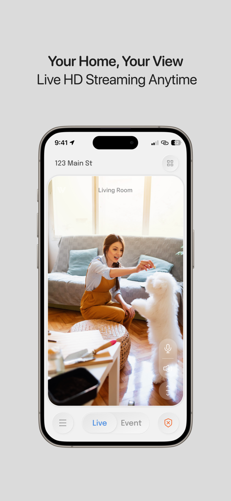 InstaVision: Smart & Safe Home - Interfaz de la aplicación InstaVision mostrando una transmisión de video HD en vivo de una mujer y su perro en una sala de estar