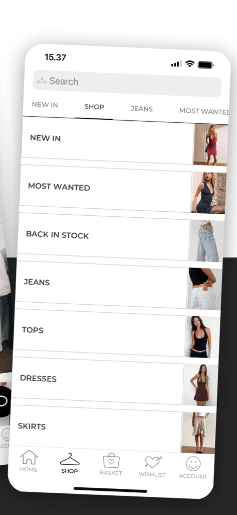 Interface de l'application mobile Motel Rocks montrant une liste de catégories de shopping incluant 'Nouveautés', 'Les plus désirés' et 'Jeans' avec des miniatures de mannequins.