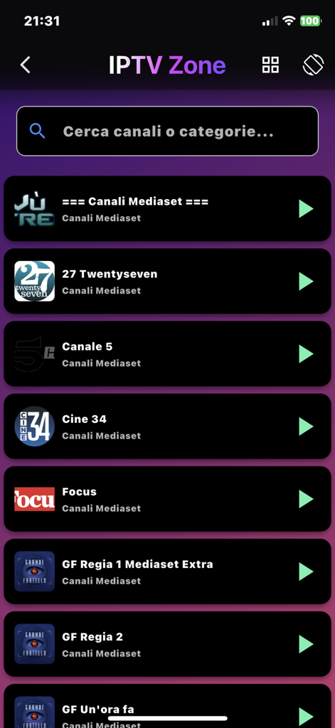 Interfaz de la aplicación IPTV Zone Plus que muestra una lista de canales de TV en vivo y una barra de búsqueda para facilitar la navegación