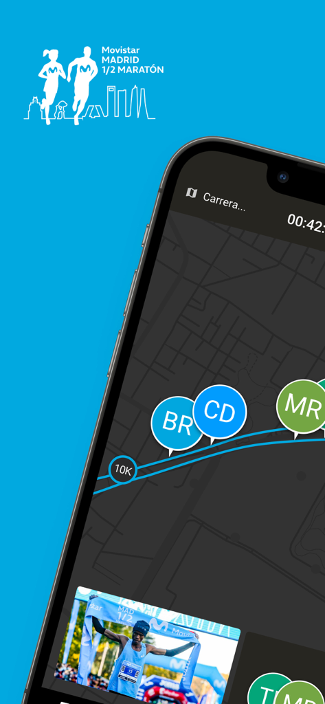 Live-Tracking-Karte in der Movistar Madrid Halbmarathon-App, die die Positionen der Läufer auf der Rennstrecke zeigt