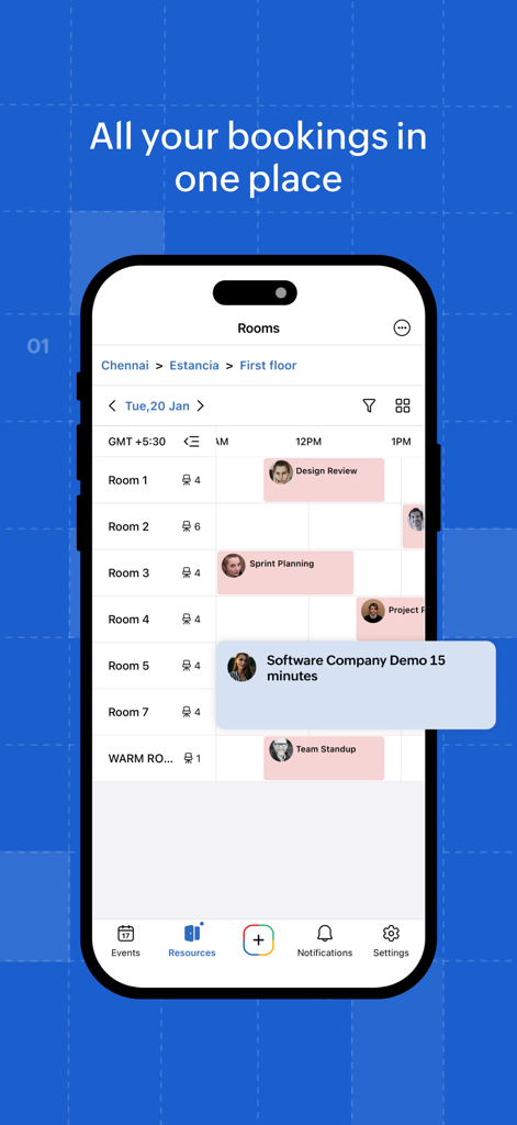 Interface do aplicativo móvel Zoho Calendar exibindo uma agenda de reservas de salas de reunião em um ambiente de escritório híbrido