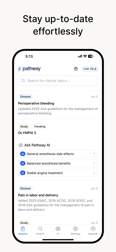 Pantalla de inicio de la aplicación médica Pathway que muestra actualizaciones clínicas recientes y una interfaz de búsqueda impulsada por IA para profesionales de la salud.