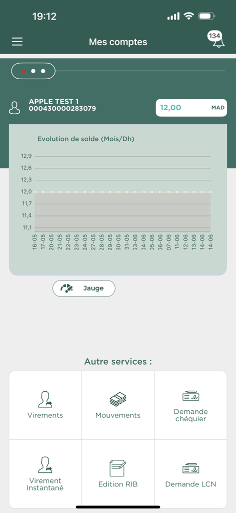 Tableau de bord d'Appli pro by SAHAM BANK montrant le solde du compte, un graphique d'évolution et les services bancaires