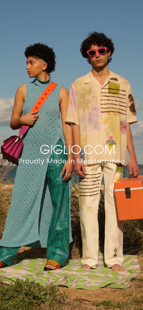 Duas modelos vestindo roupas de luxo de designers mediterrâneos na GIGLIO.COM