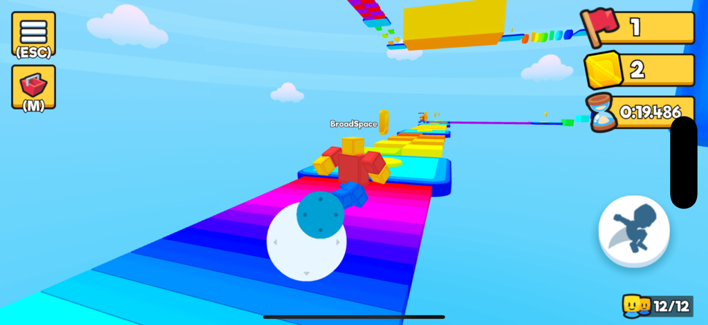 Personnage en blocs naviguant sur un parcours d'obstacles arc-en-ciel coloré dans un environnement de ciel lumineux.