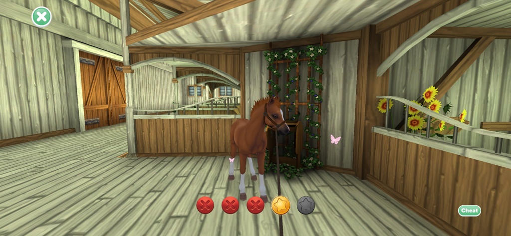 Star Stable: Horses - 스타 스테이블 호스의 장식된 나무 마구간 안에 서 있는 어린 갈색 망아지.