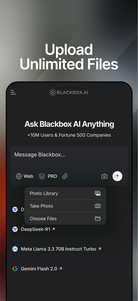BLACKBOXAI - Interfaz de la aplicación móvil Blackbox AI que muestra el menú de carga de archivos y una lista de modelos de IA disponibles.