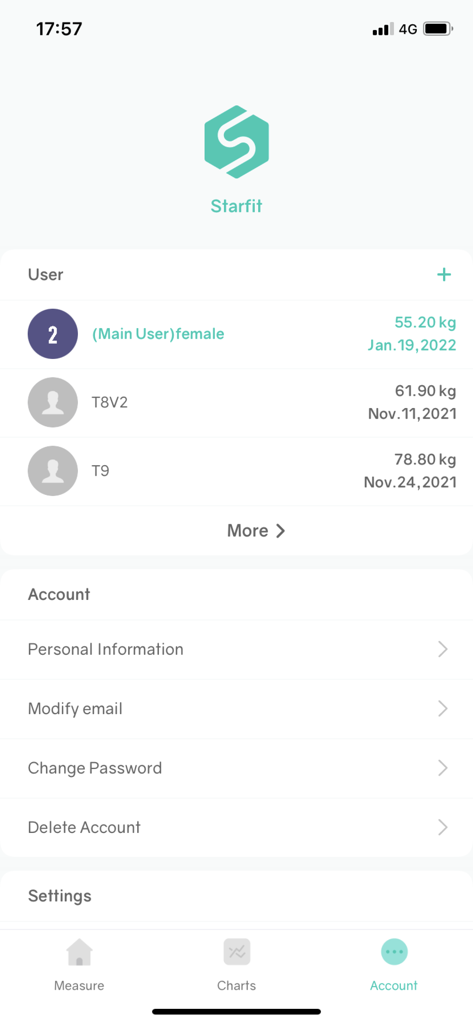 Starfit - Pantalla de cuenta de la aplicación Starfit que muestra varios perfiles de usuario con mediciones de peso recientes y opciones de configuración de cuenta