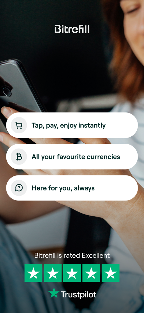 Bitrefill: Gift Cards & eSIM - Tela do app Bitrefill mostrando benefícios principais, como pagamentos instantâneos e uma excelente classificação no Trustpilot.