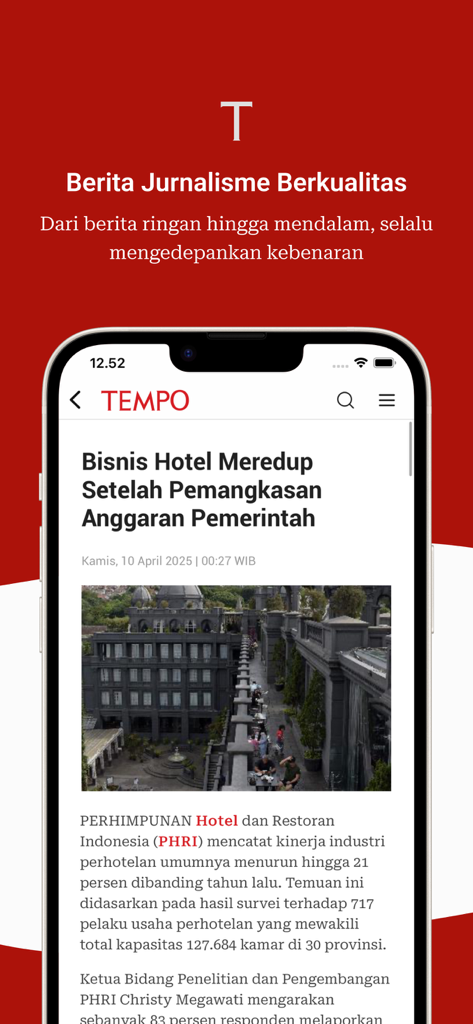 TEMPO - Un teléfono inteligente mostrando un artículo de noticias de la aplicación de periodismo de investigación TEMPO en Bahasa Indonesia.