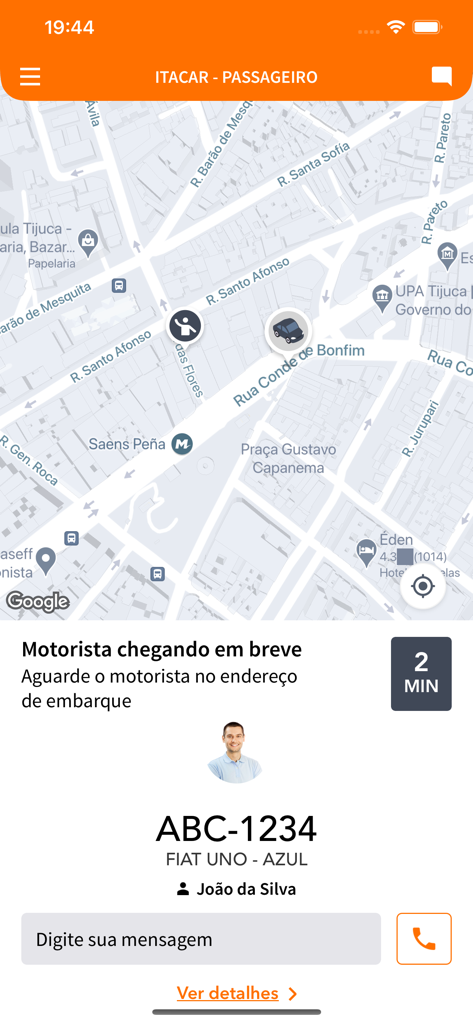 ItaCar - Passageiro - Schermata dei dettagli della corsa del passeggero ItaCar che mostra lo stato di arrivo dell'autista e il tracciamento della mappa in tempo reale.