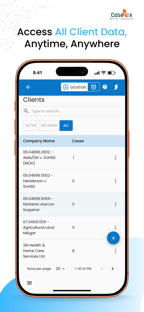 CaseFox - Interfaz de la aplicación móvil CaseFox que muestra una lista de clientes buscables y sus casos asociados.