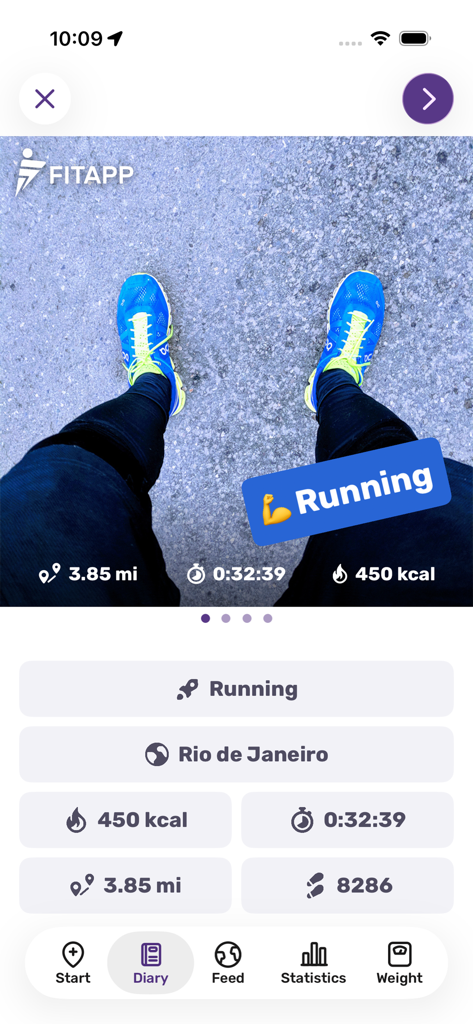 Running Tracker App – FITAPP - ランニング統計とワークアウト写真がオーバーレイ表示されたFITAPPの日記画面