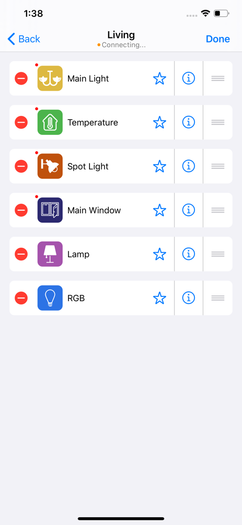 Interfaz de la aplicación Easy KNX que muestra la gestión de dispositivos de la sala de estar para luces, temperatura y ventanas en modo de edición
