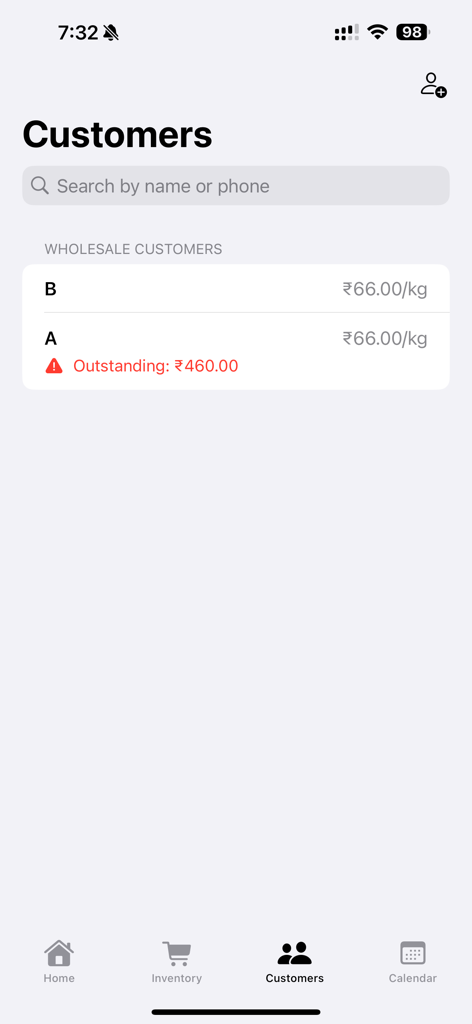 coconutLedgerAssistant - Pantalla de la aplicación móvil que muestra una lista de clientes mayoristas con precios y saldos pendientes para un negocio de coco